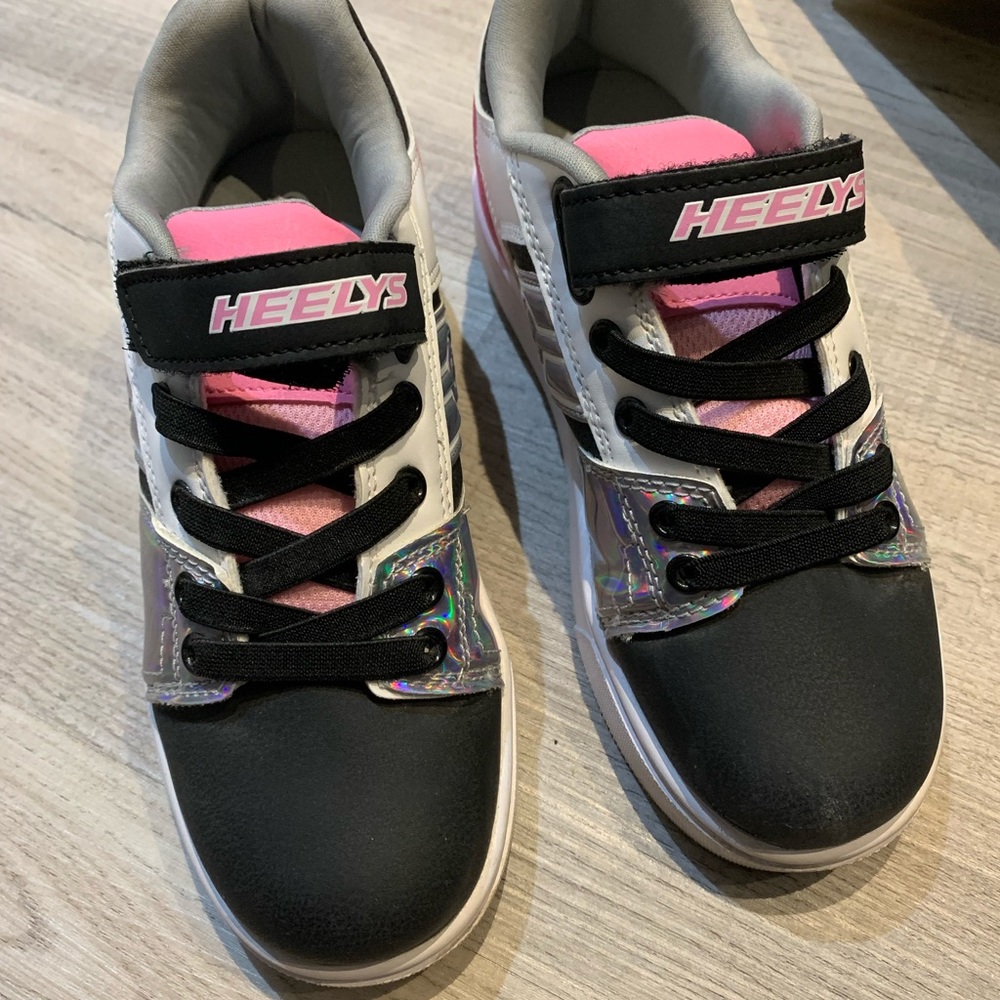 BRAND NEW Heelys size  2 youth